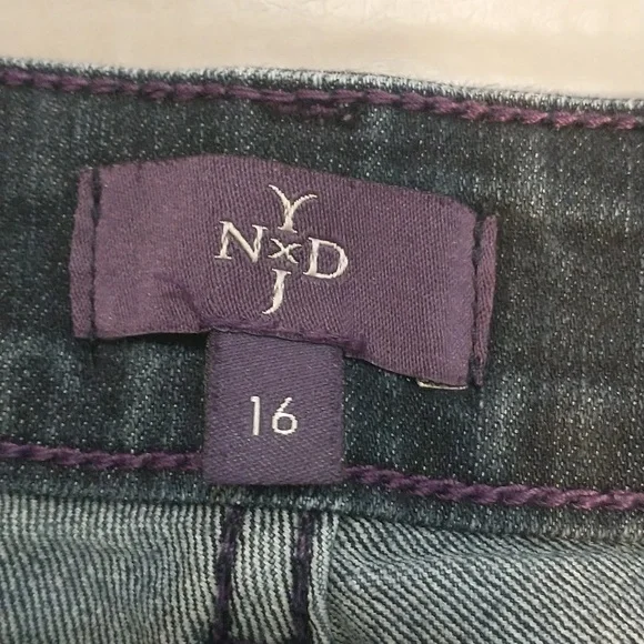 NYDJ dark wash bootcut blingy back pockets - Picture 11 of 13